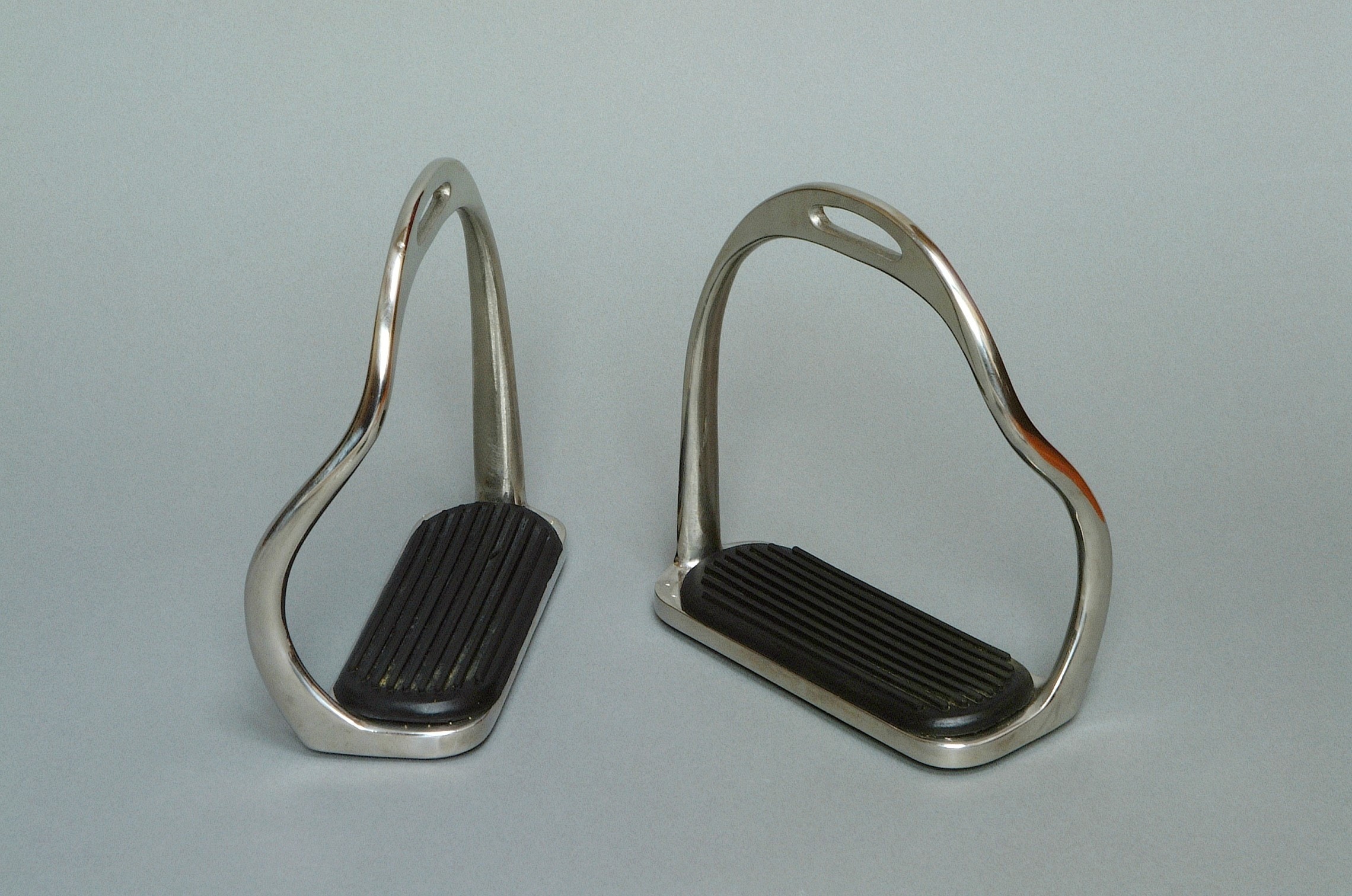 BENT. Bent Leg Stirrup Irons