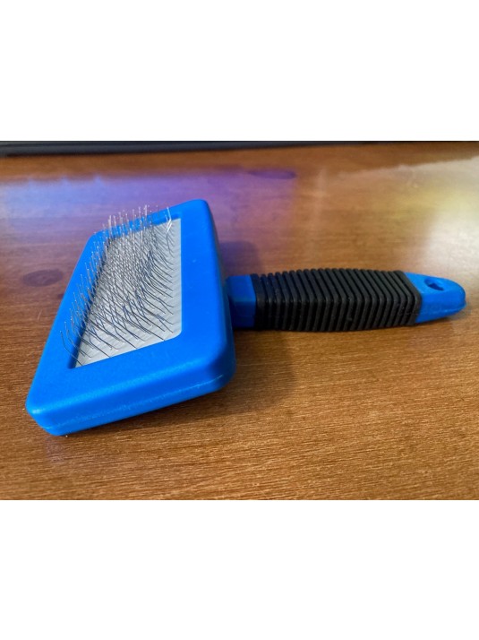 Shires Ezi-Groom Brush image 3